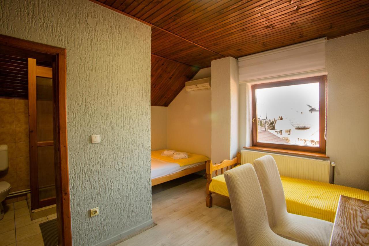 Guest House Vila Alexandar Palić Extérieur photo