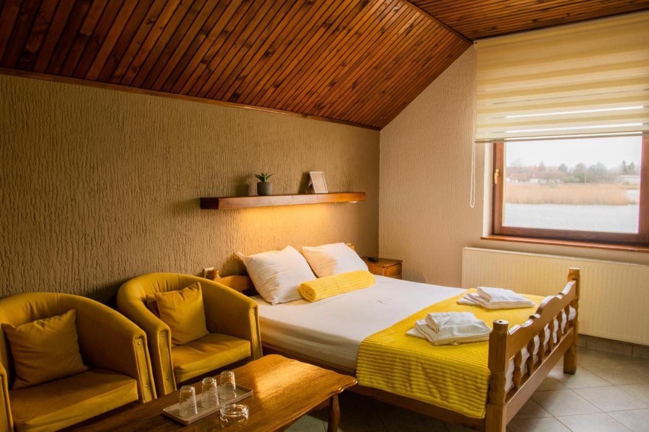 Guest House Vila Alexandar Palić Extérieur photo