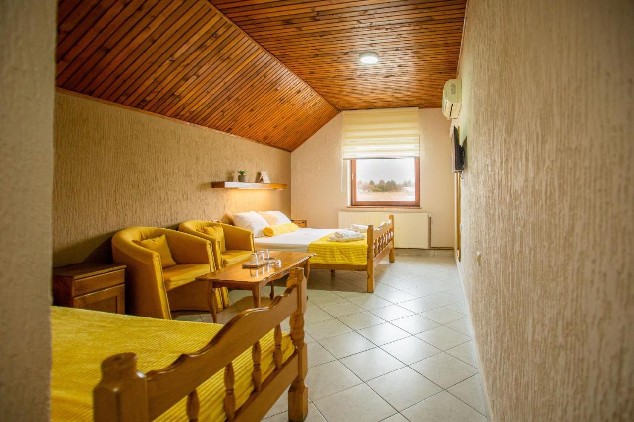 Guest House Vila Alexandar Palić Extérieur photo