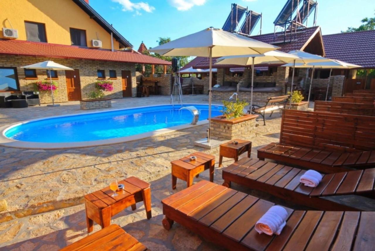 Guest House Vila Alexandar Palić Extérieur photo