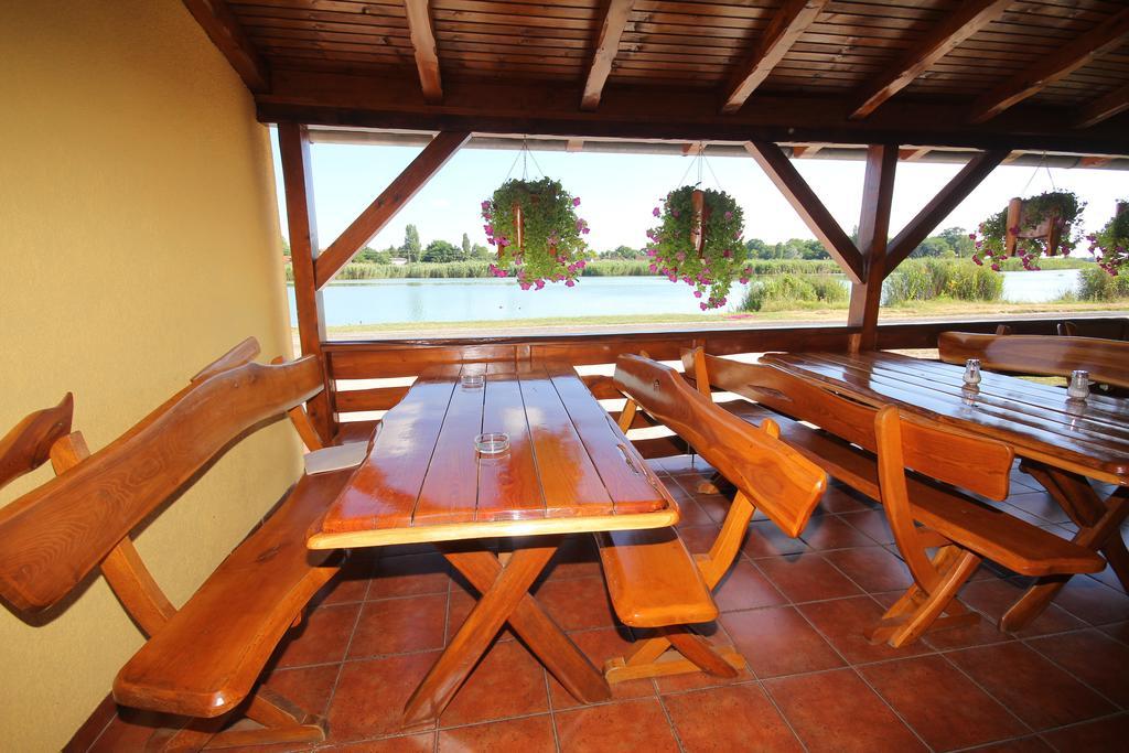 Guest House Vila Alexandar Palić Extérieur photo