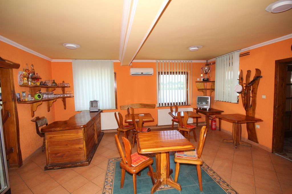 Guest House Vila Alexandar Palić Extérieur photo