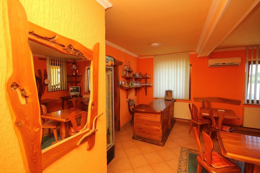 Guest House Vila Alexandar Palić Extérieur photo