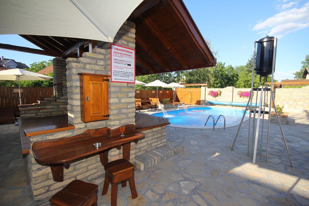 Guest House Vila Alexandar Palić Extérieur photo
