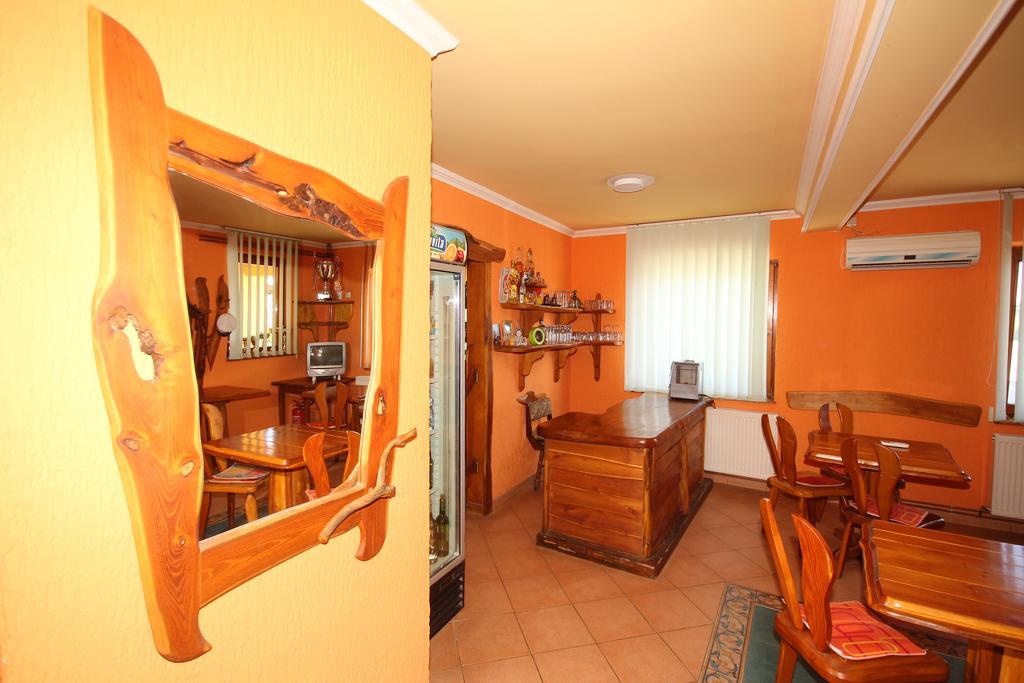 Guest House Vila Alexandar Palić Extérieur photo
