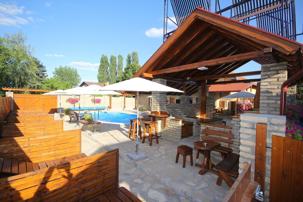 Guest House Vila Alexandar Palić Extérieur photo