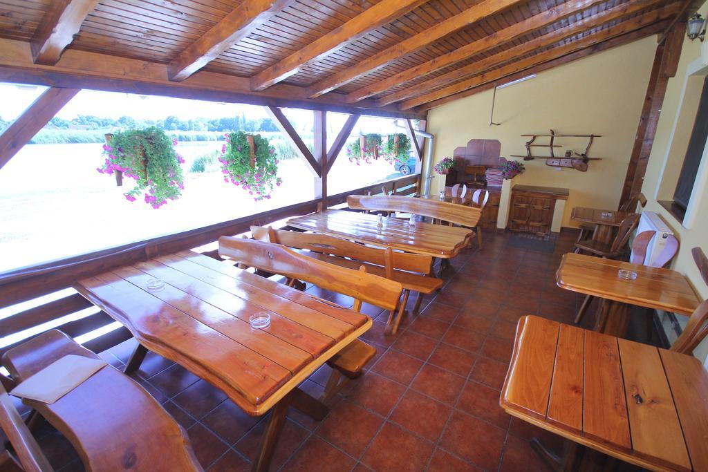 Guest House Vila Alexandar Palić Extérieur photo