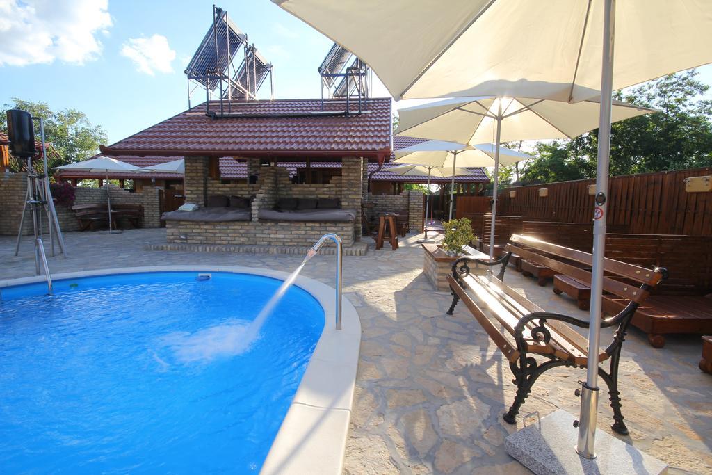 Guest House Vila Alexandar Palić Extérieur photo