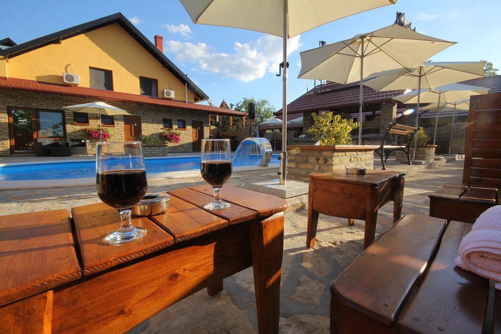 Guest House Vila Alexandar Palić Extérieur photo